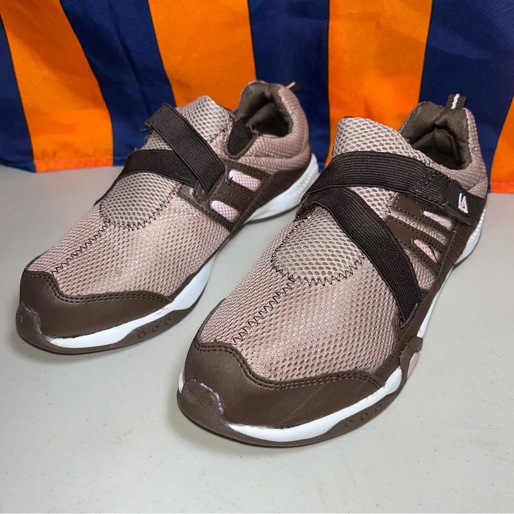 LA GEAR Women's mesh running shoes size 7.5 low top Brown Hook Loop sneakers